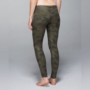 Lululemon Wunder Under Pant *Full-On Luxtreme
Savasana Camo 20cm Fatigue Green